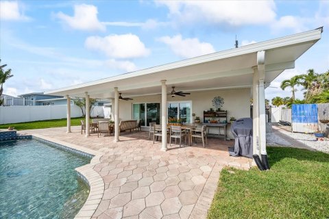 House in Saint Petersburg, Florida 4 bedrooms, 218.78 sq.m. № 1761110 - photo 23