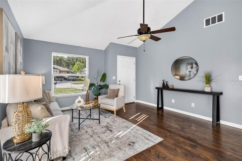 Villa ou maison à louer à Palm Harbor, Floride: 2 chambres, 74.04 m2 № 2418533 - photo 4