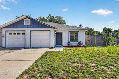 Villa ou maison à louer à Palm Harbor, Floride: 2 chambres, 74.04 m2 № 2418533 - photo 2