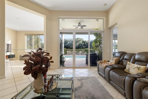 Купить виллу или дом в Пемброк-Пайнс, Флорида 4 спальни, 229.38м2, № 1963653 - фото 21