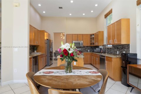 Купить виллу или дом в Пемброк-Пайнс, Флорида 4 спальни, 229.38м2, № 1963653 - фото 6