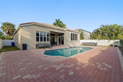 Купить виллу или дом в Пемброк-Пайнс, Флорида 4 спальни, 229.38м2, № 1963653 - фото 18