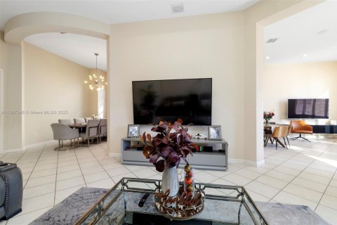 Купить виллу или дом в Пемброк-Пайнс, Флорида 4 спальни, 229.38м2, № 1963653 - фото 20