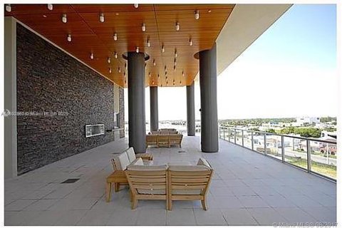 Condo in Miami, Florida, 2 bedrooms  № 1871343 - photo 13