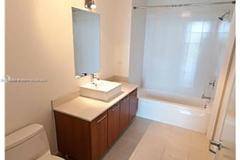 Condo in Miami, Florida, 2 bedrooms  № 1871343 - photo 8