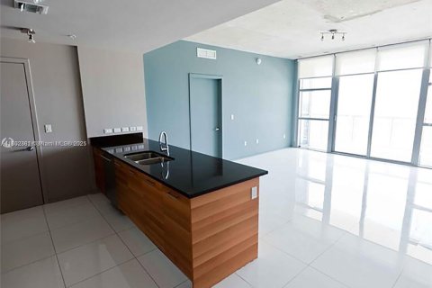 Condo in Miami, Florida, 2 bedrooms  № 1871343 - photo 3