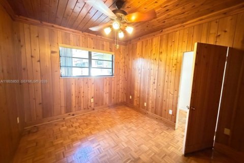 Villa ou maison à vendre à Miami, Floride: 7 chambres, 394.37 m2 № 1962422 - photo 23