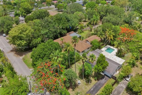 Villa ou maison à vendre à Miami, Floride: 7 chambres, 394.37 m2 № 1962422 - photo 6