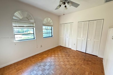 Villa ou maison à vendre à Miami, Floride: 7 chambres, 394.37 m2 № 1962422 - photo 27