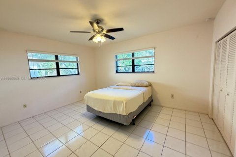 Villa ou maison à vendre à Miami, Floride: 7 chambres, 394.37 m2 № 1962422 - photo 22