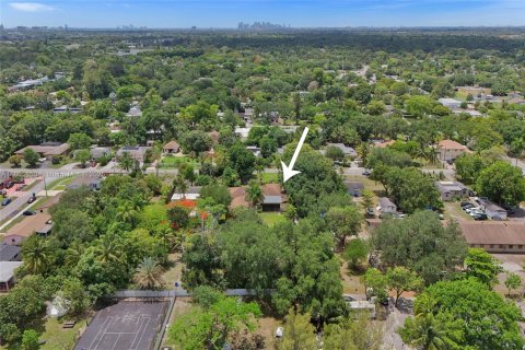 Villa ou maison à vendre à Miami, Floride: 7 chambres, 394.37 m2 № 1962422 - photo 11