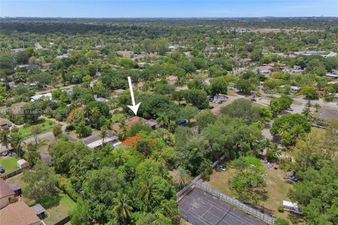 Villa ou maison à vendre à Miami, Floride: 7 chambres, 394.37 m2 № 1962422 - photo 10