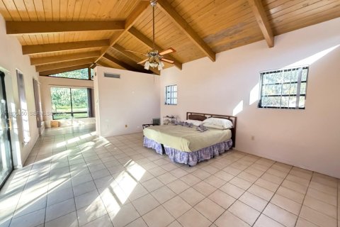 Villa ou maison à vendre à Miami, Floride: 7 chambres, 394.37 m2 № 1962422 - photo 17