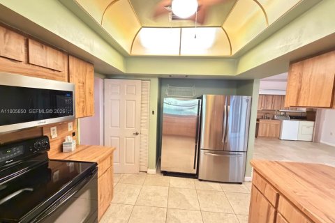 Villa ou maison à vendre à Miami, Floride: 7 chambres, 394.37 m2 № 1962422 - photo 15