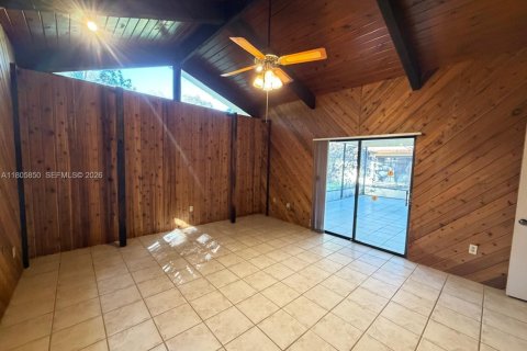 Villa ou maison à vendre à Miami, Floride: 7 chambres, 394.37 m2 № 1962422 - photo 28