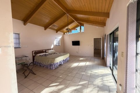 Villa ou maison à vendre à Miami, Floride: 7 chambres, 394.37 m2 № 1962422 - photo 24