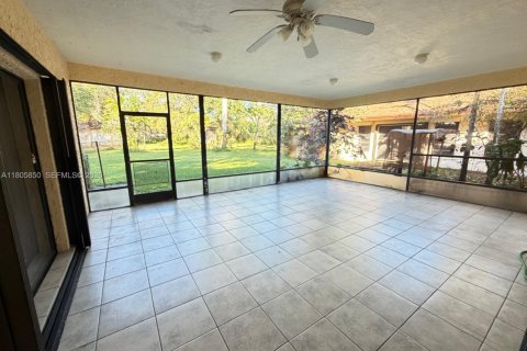 Villa ou maison à vendre à Miami, Floride: 7 chambres, 394.37 m2 № 1962422 - photo 19