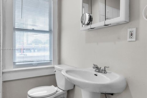 Casa en alquiler en Miami, Florida, 6 dormitorios, 209.4 m2 № 2015913 - foto 26