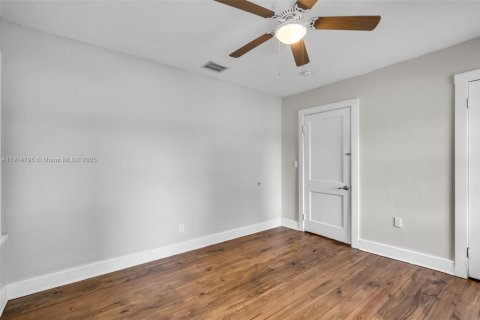 Casa en alquiler en Miami, Florida, 6 dormitorios, 209.4 m2 № 2015913 - foto 21