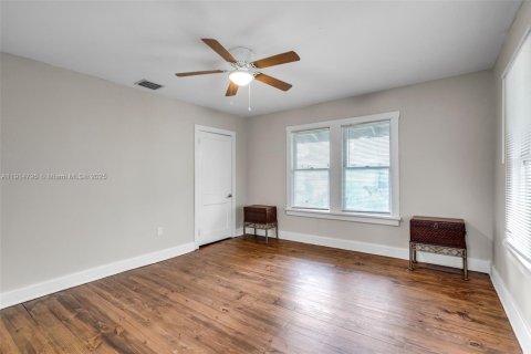 Casa en alquiler en Miami, Florida, 6 dormitorios, 209.4 m2 № 2015913 - foto 24