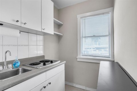 Casa en alquiler en Miami, Florida, 6 dormitorios, 209.4 m2 № 2015913 - foto 25