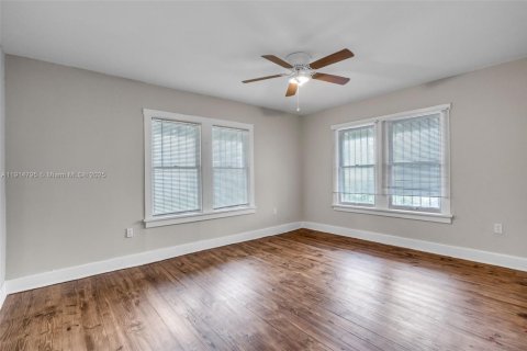 Casa en alquiler en Miami, Florida, 6 dormitorios, 209.4 m2 № 2015913 - foto 22