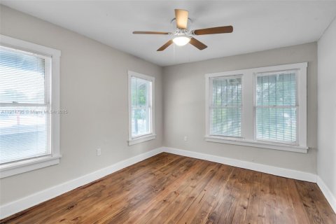 Casa en alquiler en Miami, Florida, 6 dormitorios, 209.4 m2 № 2015913 - foto 20