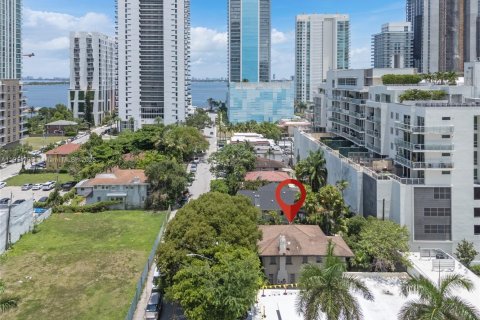 Casa en Miami, Florida 6 dormitorios, 209.4 m2 № 2015913