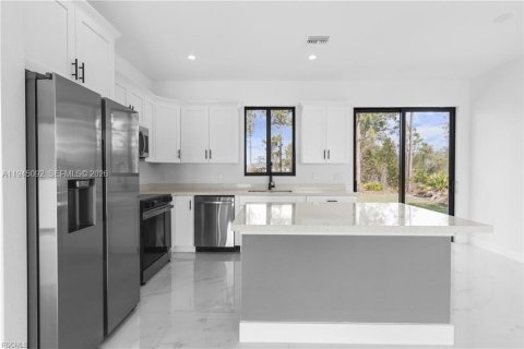 Casa en venta en Lehigh Acres, Florida, 3 dormitorios, 125.42 m2 № 2080290 - foto 5