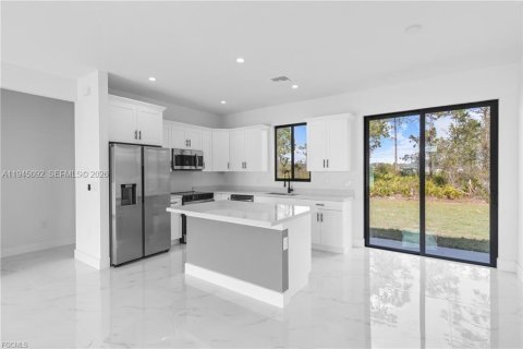 Casa en venta en Lehigh Acres, Florida, 3 dormitorios, 125.42 m2 № 2080290 - foto 4