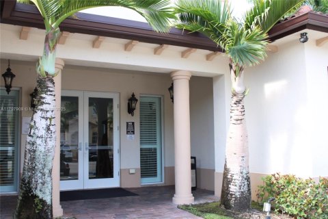 Townhouse in Miami, Florida 3 bedrooms, 155.15 sq.m. № 1674451 - photo 26