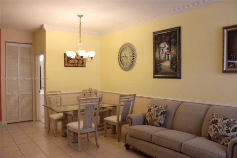Townhouse in Miami, Florida 3 bedrooms, 155.15 sq.m. № 1674451 - photo 30