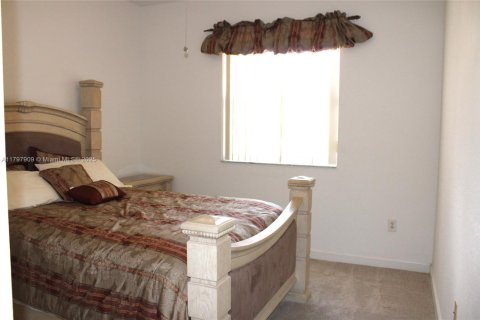 Townhouse in Miami, Florida 3 bedrooms, 155.15 sq.m. № 1674451 - photo 15