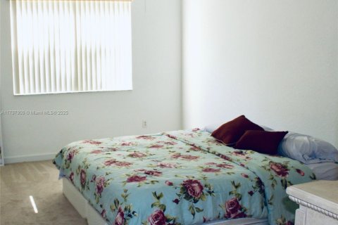 Townhouse in Miami, Florida 3 bedrooms, 155.15 sq.m. № 1674451 - photo 16
