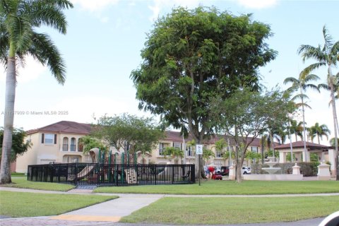 Townhouse in Miami, Florida 3 bedrooms, 155.15 sq.m. № 1674451 - photo 22