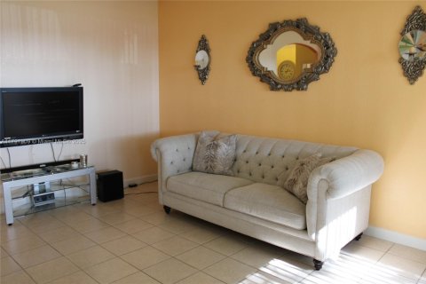 Townhouse in Miami, Florida 3 bedrooms, 155.15 sq.m. № 1674451 - photo 5