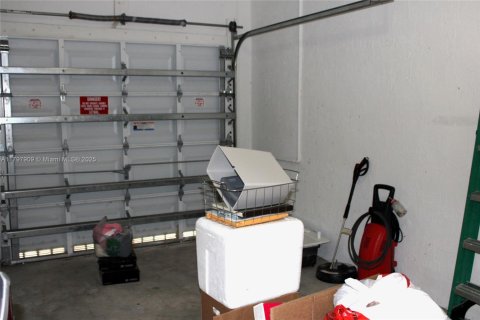 Townhouse in Miami, Florida 3 bedrooms, 155.15 sq.m. № 1674451 - photo 21