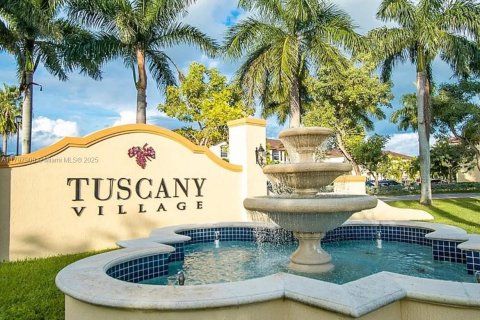Townhouse in Miami, Florida 3 bedrooms, 155.15 sq.m. № 1674451 - photo 1