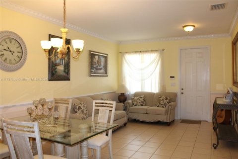 Townhouse in Miami, Florida 3 bedrooms, 155.15 sq.m. № 1674451 - photo 29