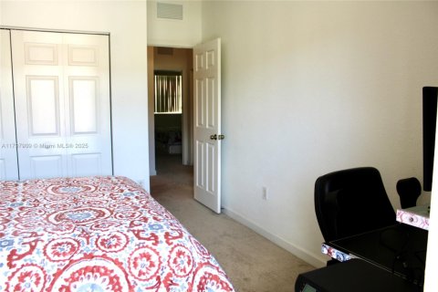 Townhouse in Miami, Florida 3 bedrooms, 155.15 sq.m. № 1674451 - photo 12