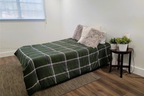 Condo in Hollywood, Florida, 1 bedroom  № 1860103 - photo 10