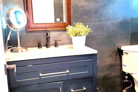 Condo in Hollywood, Florida, 1 bedroom  № 1860103 - photo 11