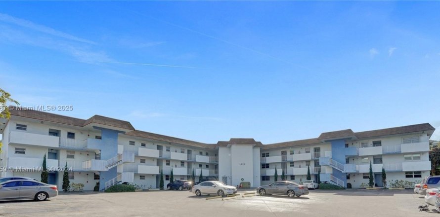 Condo in Hollywood, Florida, 1 bedroom  № 1860103