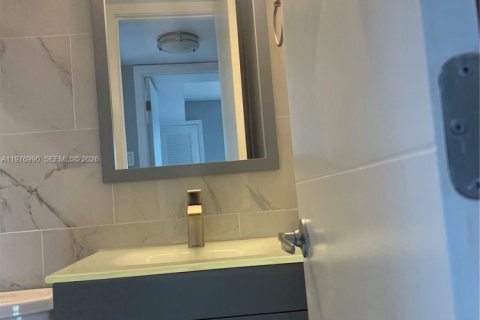 Condo in Miami, Florida, 2 bedrooms  № 2044675 - photo 8