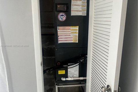 Condo in Miami, Florida, 2 bedrooms  № 2044675 - photo 16