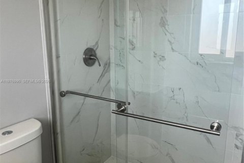 Condo in Miami, Florida, 2 bedrooms  № 2044675 - photo 13