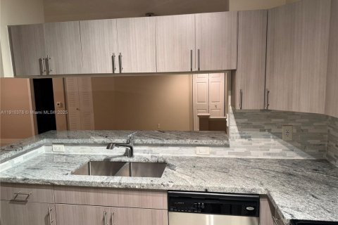 Купить кондоминиум в Санни-Айлс-Бич, Флорида 2 спальни, 95.13м2, № 2054553 - фото 5