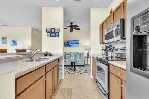 Condo in Bradenton, Florida, 2 bedrooms  № 2152021 - photo 12