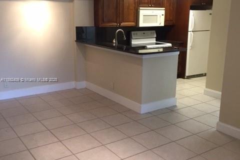 Condo in Plantation, Florida, 2 bedrooms  № 1944950 - photo 2