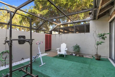 Купить таунхаус в Пемброк-Пайнс, Флорида 2 спальни, 122.45м2, № 1976489 - фото 27